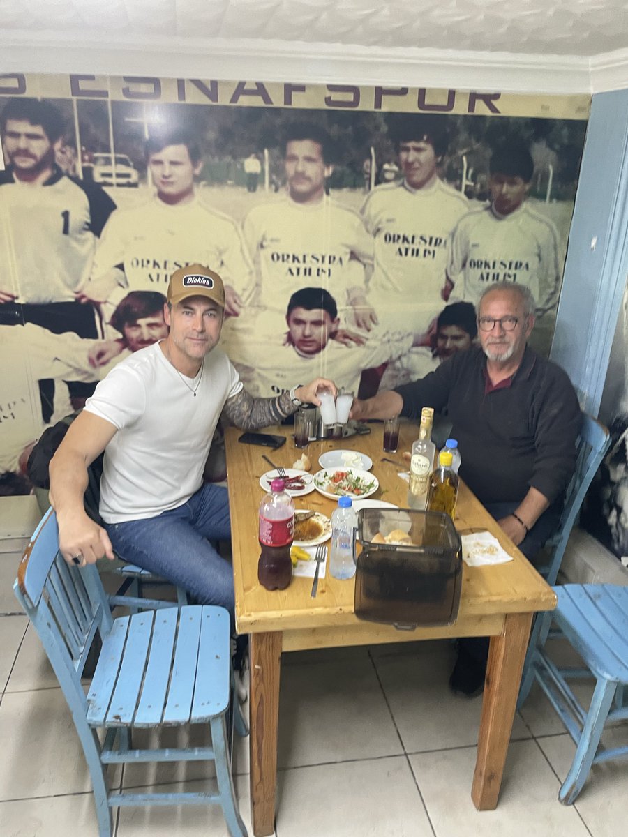 BekirTuzer2's tweet photo. Kıvanç KASABALI kardeşimle iki kadeh atıverelim DEDİK. https://t.co/tPIQHlXMYt