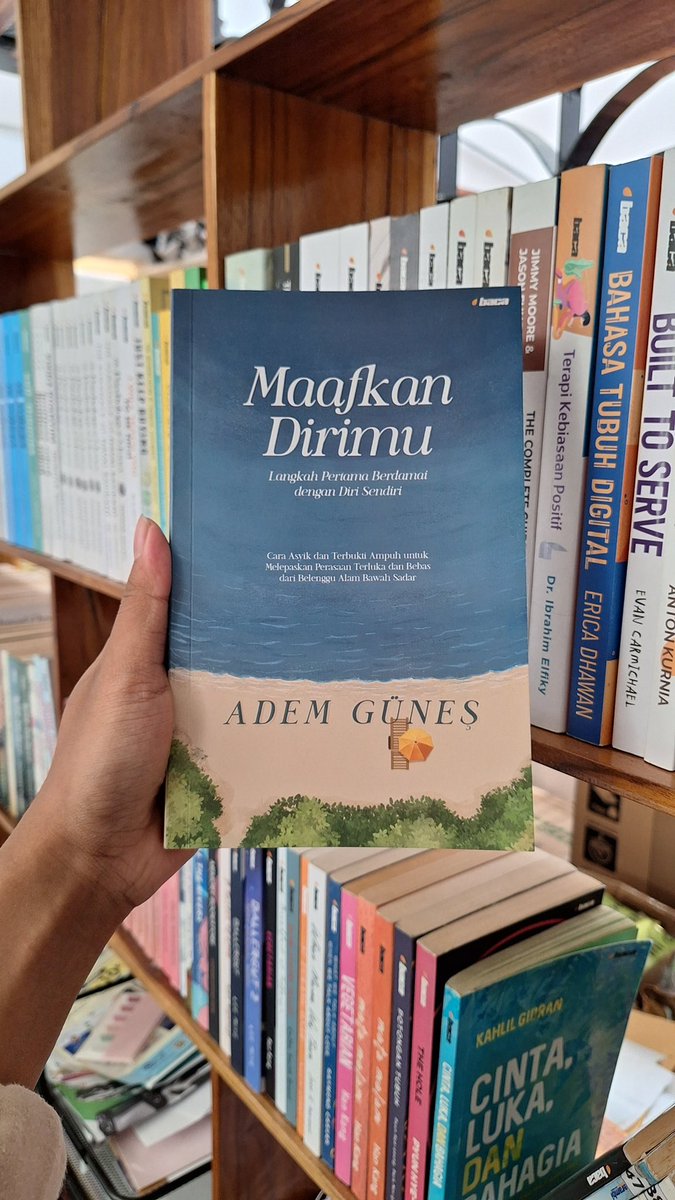 Alakhabdulaziz's tweet photo. 1. Capek terus-terusan menyalahkan diri sendiri atau terjebak rasa bersalah masa lalu? Mungkin ini saatnya kamu berhenti "berperang" dengan dirimu sendiri. 🌊📖 #SelfHealing #BookUpdate https://t.co/lAnaEXPYl0