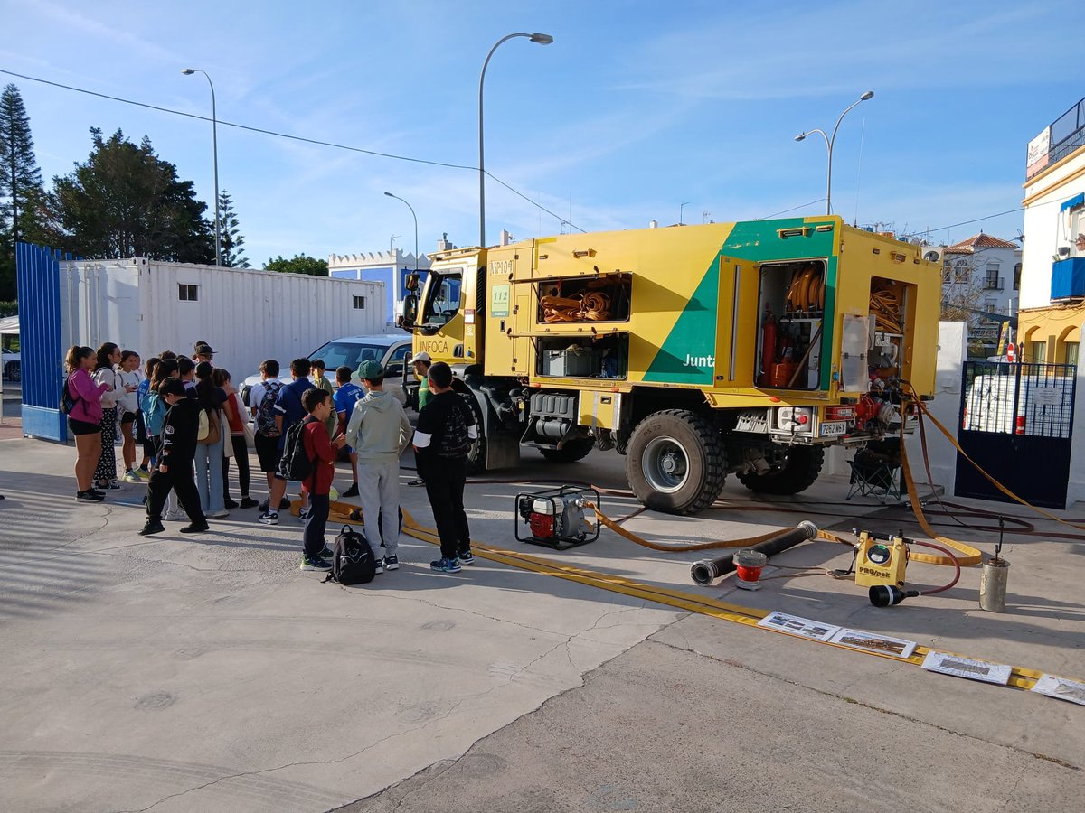 Plan_INFOCA's tweet image. ❤️¡Acción en el C.E.I.P. Nueva Nerja! Participamos en el Cardiomaratón donde los más jóvenes aprenden las técnicas de #RCP y primeros auxilios. 🚑 No falta la formación en seguridad vial y prevención ante cualquier emergencia. ¡Iniciativas que salvan vidas! 🚑🔥
#Educación #Nerja