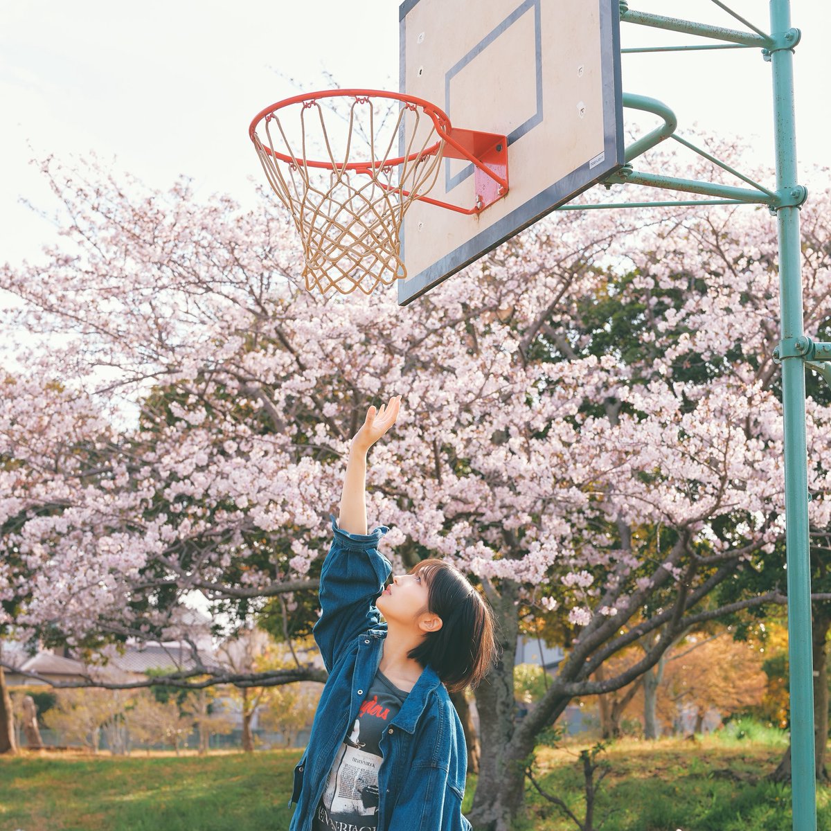 suzure_on's tweet photo. 新曲「花吹雪」4月24日(金)リリースします！！
配信ジャケット公開📸

ジャケットには、
沢田京海さんにご出演いただきました！

@tomato10810_
@SejuTokyo 

#すずれ #花吹雪 https://t.co/F5iwomisoD