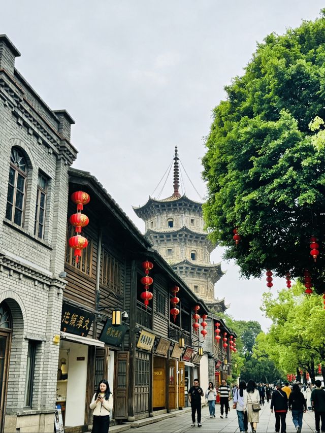 HolaFujian's tweet image. Dive headfirst into the springtime charm of the “Blessed City,” so beautiful it leaves you speechless yet so exciting you don’t want to stop!!#RefreshingFujian #Scenery For more information, visit: m.tripadvisor.cn/webapp/toplist…