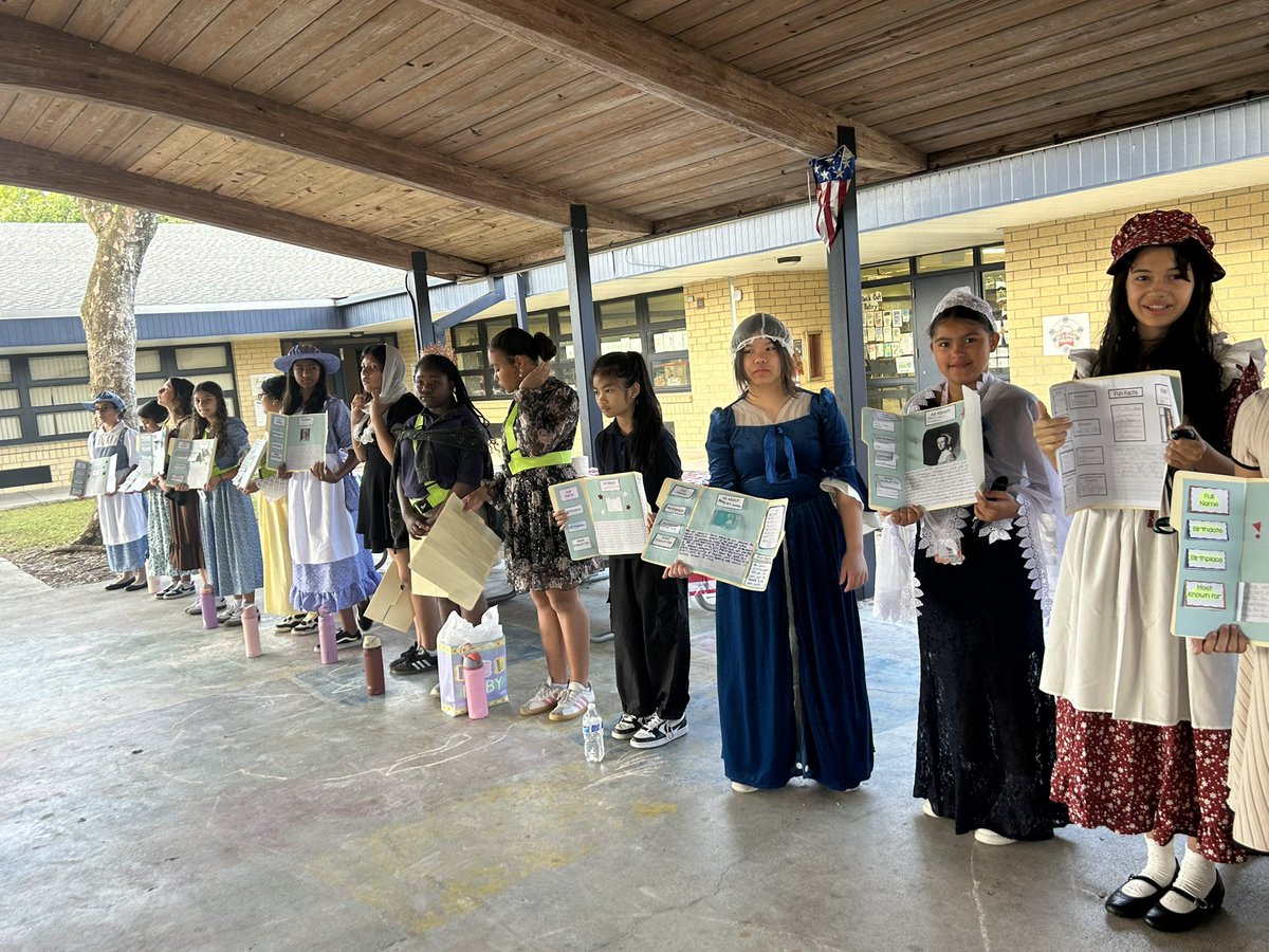 CoralSunsetAP's tweet photo. Happy 250th birthday America!! @sunset_coral 5th grade did an amazing job on their colonial projects/presenting to other grades @lizzylean @GarvinShaw @missy_reid2 #bringinglearningtolife https://t.co/ia0wzkp7IJ