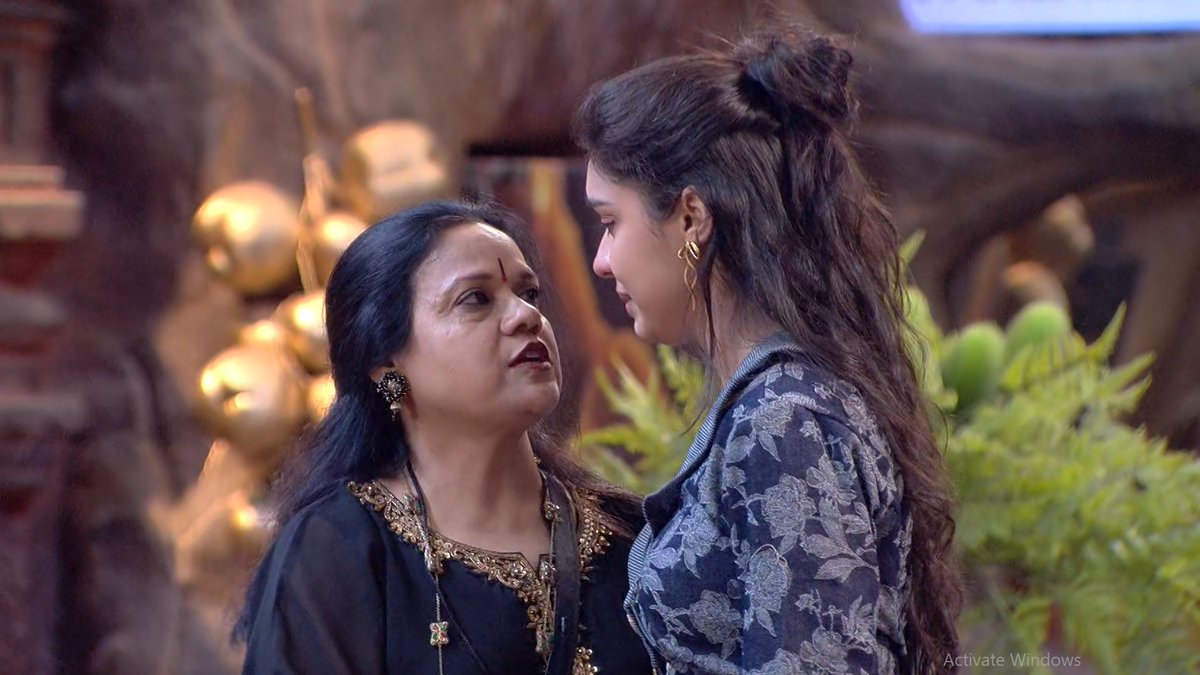 itsshyzn's tweet image. This scene reminded me of that moment when family week happened and I thought... what if Rekha auntyji herself plays Eish mother's role in #shukriya!! like imagine those peak emotions 🥹
#Avisha