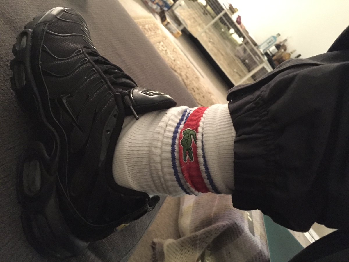karlkee's tweet photo. @feetonfriday anyone nice going tonight? https://t.co/7gZLzShIqG