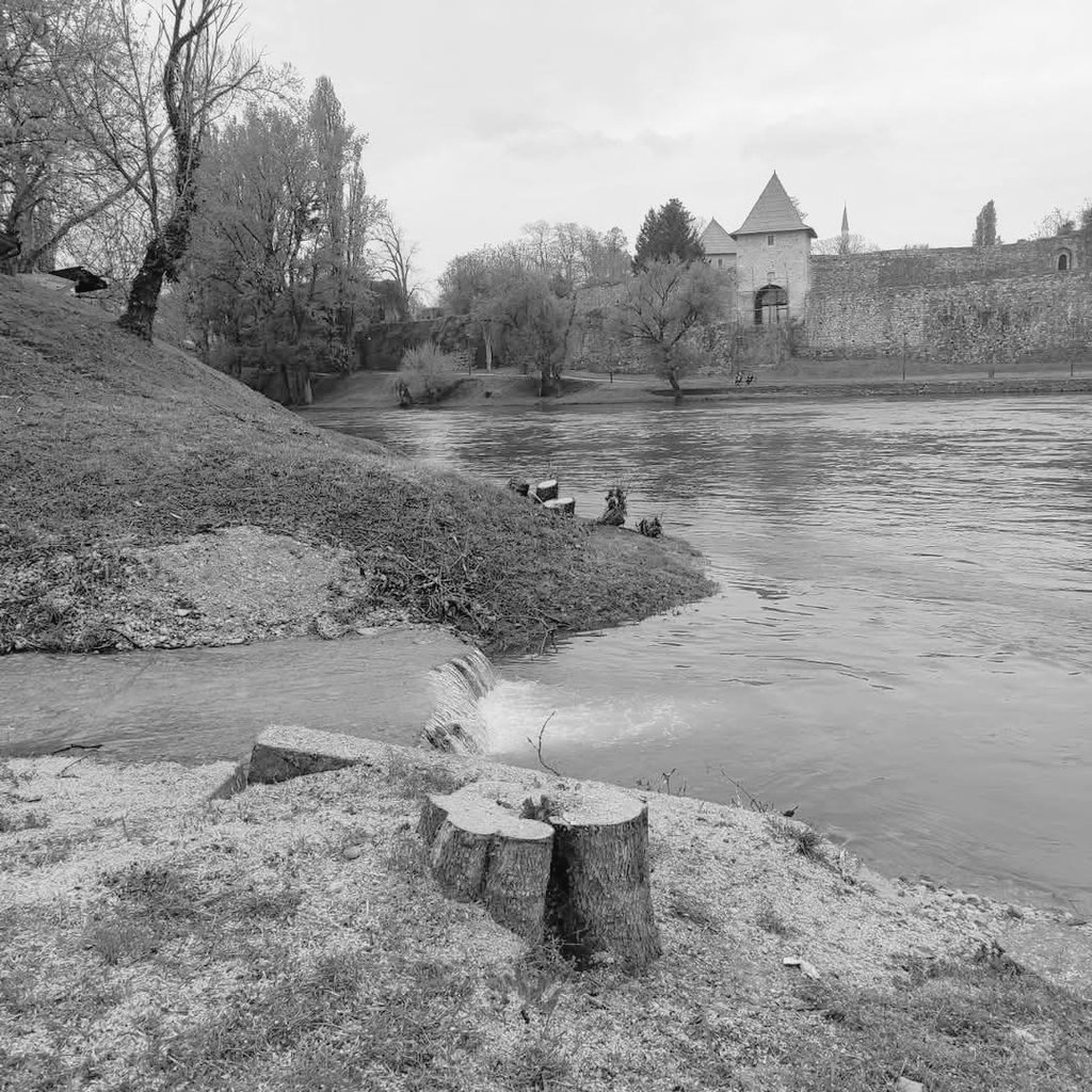 gbursac's tweet photo. Kada se lajkovi i šerovi postave iznad znanja i stručnosti, onda se desi ovo
#Banjaluka
#Kastel https://t.co/wzztHApd2M