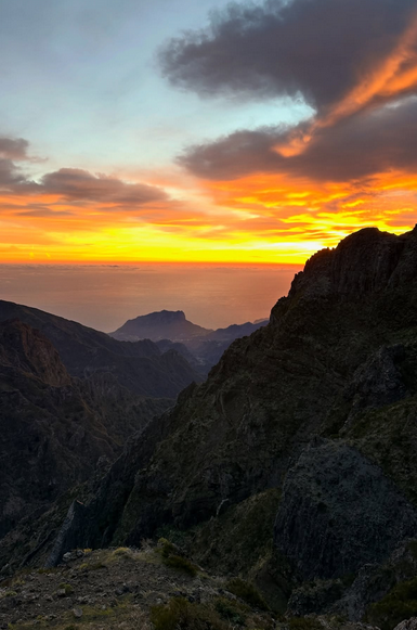 robertofaria40's tweet photo. Pico do Areeiro! https://t.co/X5zPvUEuXu