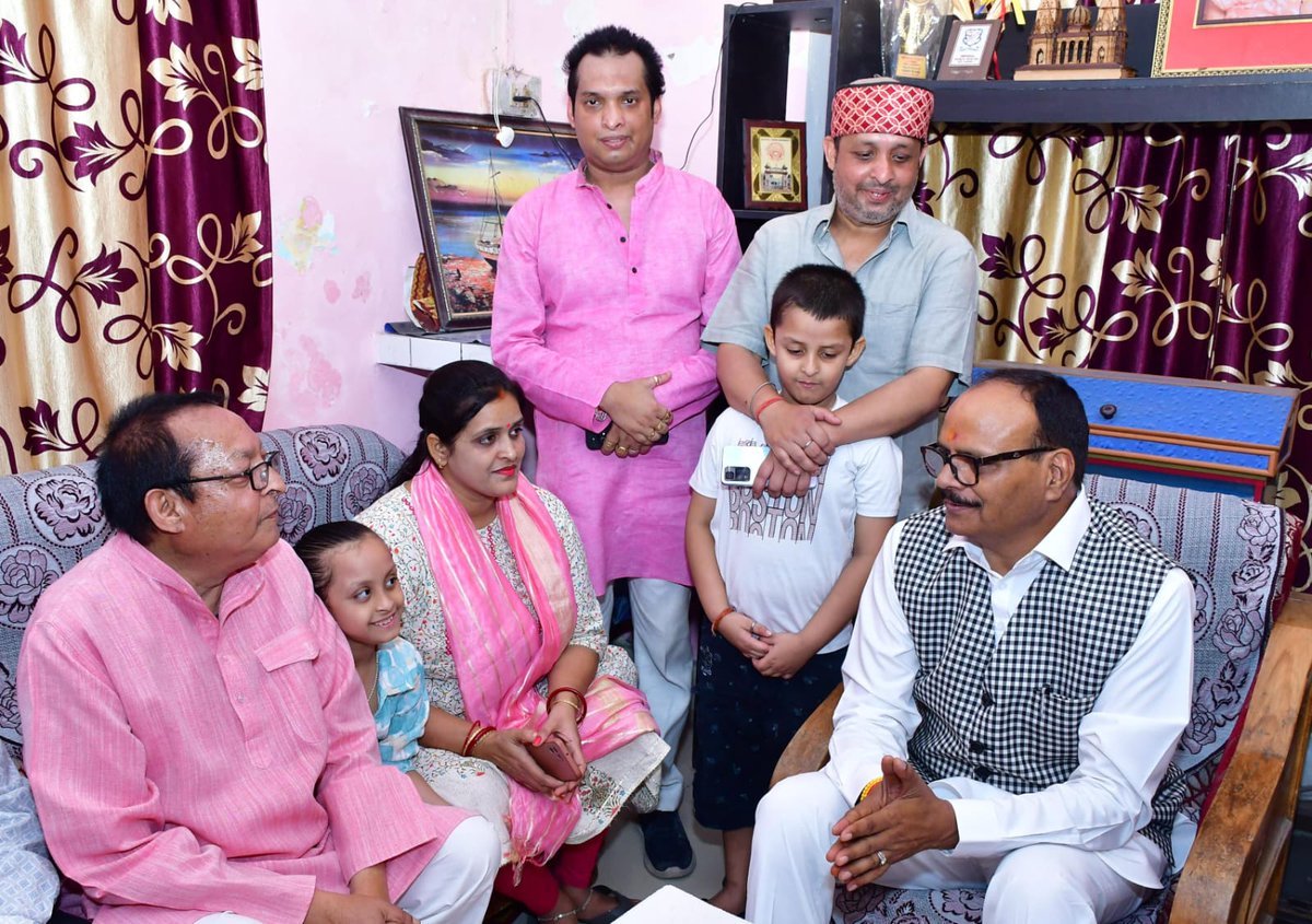 आज जनपद वाराणसी में मा० प्रवक्ता, भाजपा, उत्तर प्रदेश श्री अशोक पांडेय जी की पूज्य माताजी स्व० श्यामा देवी जी के निधनोपरांत उनके आवास पहुंचकर शोक संवेदना व्यक्त कर गोलोकवासी पुण्यात्मा को विनम्र श्रद्धांजलि अर्पित की।

इस भावपूर्ण क्षण पर मा० महापौर, वाराणसी श्री अशोक तिवारी जी,