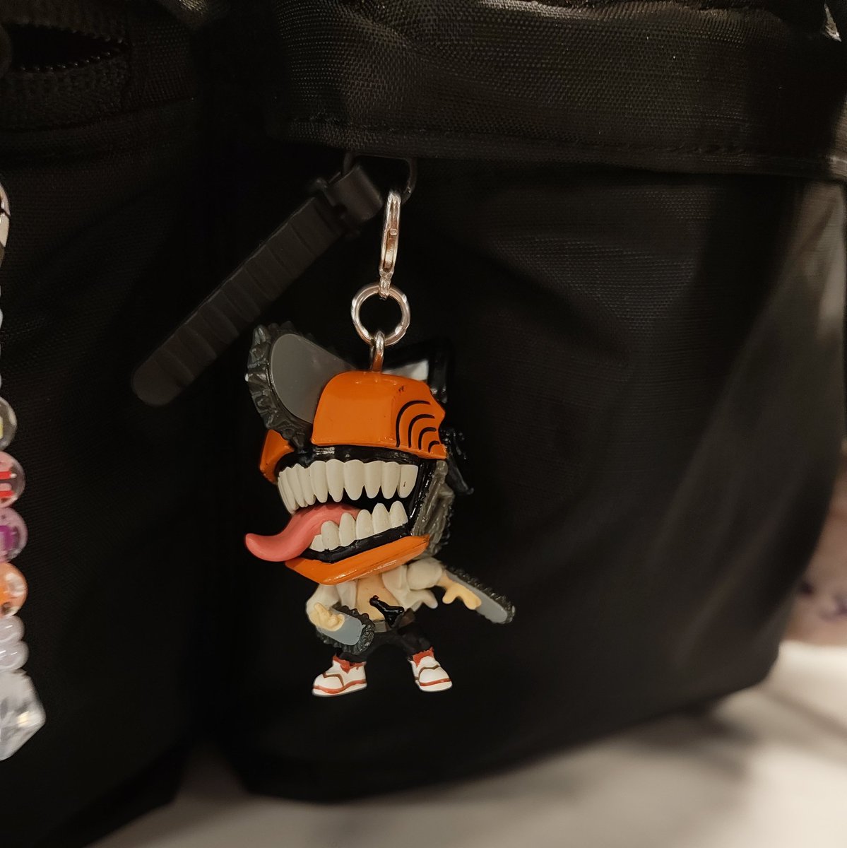 Still thinking about Jiung and i both having a chainsaw man keychain on our bags
#couplegoals