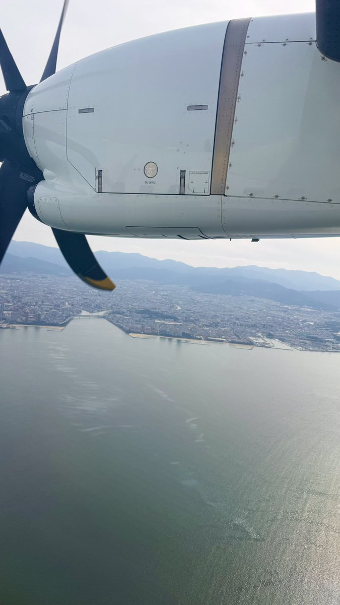 t_fawkik's tweet image. 五島福江ー福岡

プロペラ機

壱岐水道

福岡港

ORC

Past photos. 2026.3.8

#ORC #プロペラ機 #福岡
#写真好きな人と繋がりたい
#iPhoneで撮影