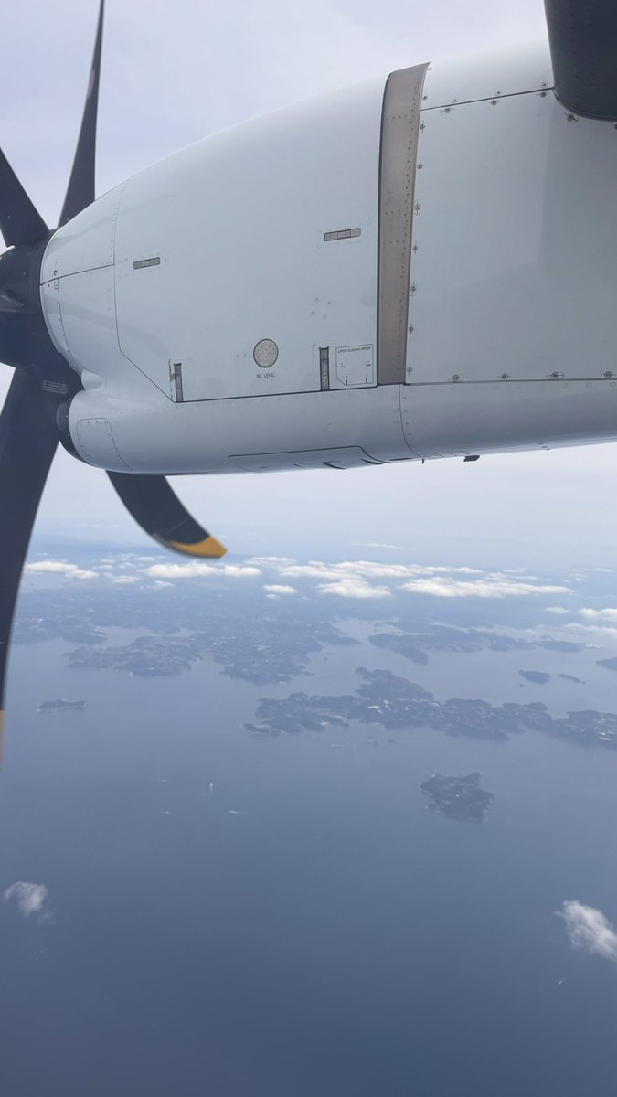 t_fawkik's tweet image. 五島福江ー福岡

プロペラ機

壱岐水道

福岡港

ORC

Past photos. 2026.3.8

#ORC #プロペラ機 #福岡
#写真好きな人と繋がりたい
#iPhoneで撮影