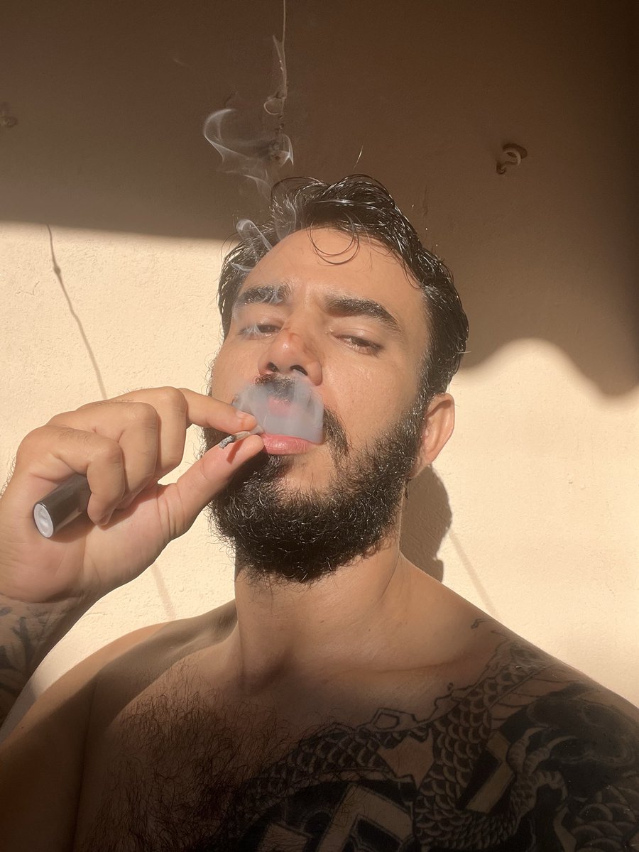 findomsmoker tweet media