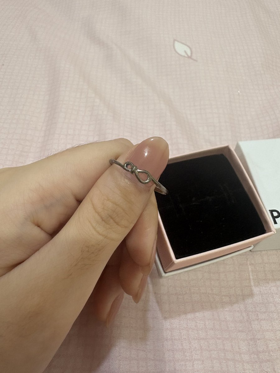 nmttt_'s tweet photo. ส่งต่อ (มือสอง)
Pandora infinity knot ring

size : 60 (diameter 19 mm) / SILVER
สภาพ : 95 %  ใส่ 1-2 ครั้ง
ต��หนิ : สีดรอปนิดหน่อย เนื่องจากทิ้งไว้นาน (นำไปล้างที่ให้ shop ได้ )
ราคา : 1300 free shipping
สนใจสอบถาม
line : naitny.92
#ส่งต่อ #pandoraมือสอง #pandora https://t.co/p78xTC8JQv