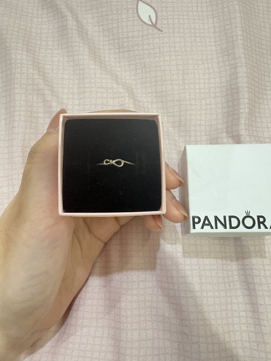 nmttt_'s tweet photo. ส่งต่อ (มือสอง)
Pandora infinity knot ring

size : 60 (diameter 19 mm) / SILVER
สภาพ : 95 %  ใส่ 1-2 ครั้ง
ต��หนิ : สีดรอปนิดหน่อย เนื่องจากทิ้งไว้นาน (นำไปล้างที่ให้ shop ได้ )
ราคา : 1300 free shipping
สนใจสอบถาม
line : naitny.92
#ส่งต่อ #pandoraมือสอง #pandora https://t.co/p78xTC8JQv