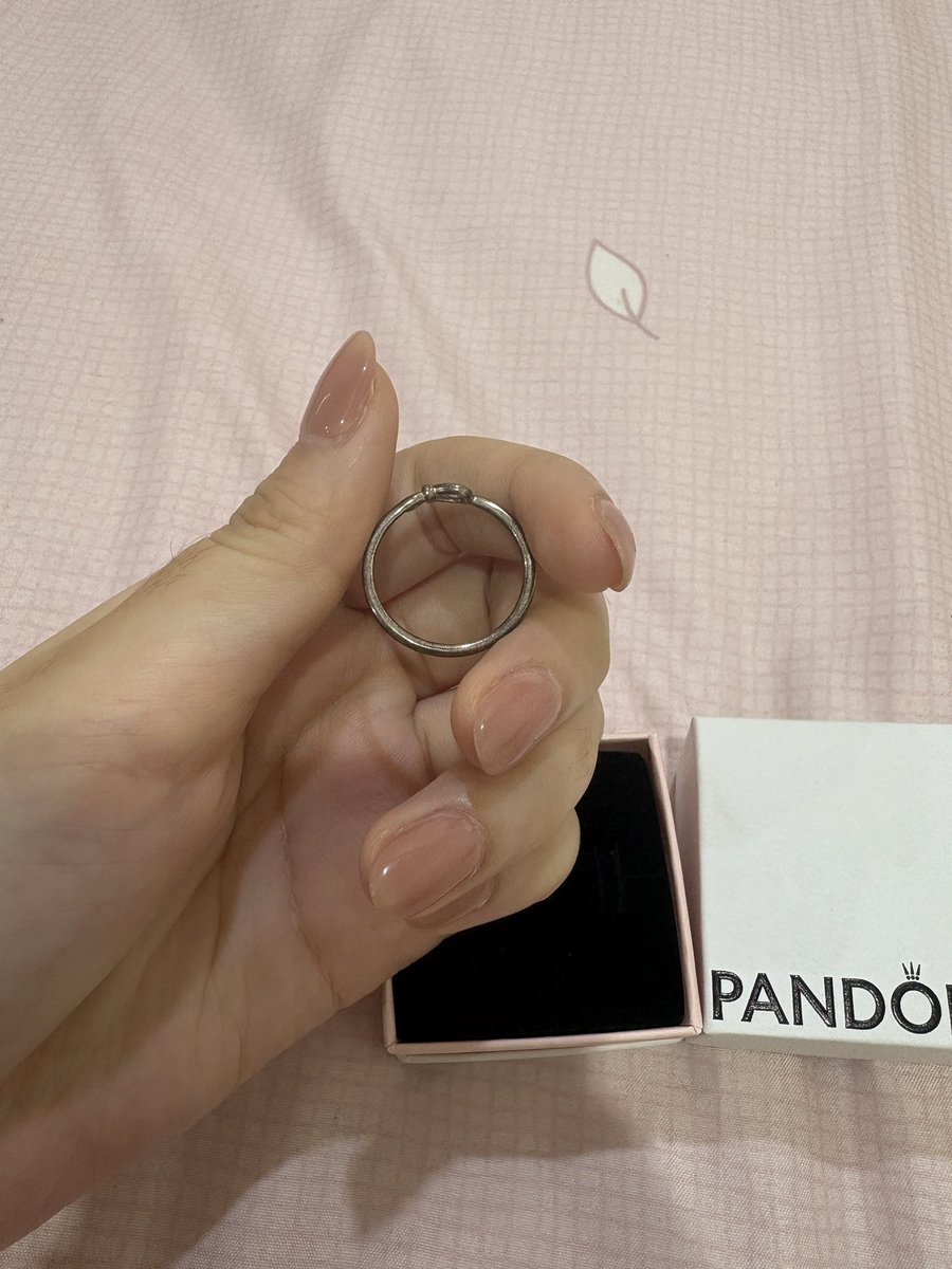 nmttt_'s tweet photo. ส่งต่อ (มือสอง)
Pandora infinity knot ring

size : 60 (diameter 19 mm) / SILVER
สภาพ : 95 %  ใส่ 1-2 ครั้ง
ต��หนิ : สีดรอปนิดหน่อย เนื่องจากทิ้งไว้นาน (นำไปล้างที่ให้ shop ได้ )
ราคา : 1300 free shipping
สนใจสอบถาม
line : naitny.92
#ส่งต่อ #pandoraมือสอง #pandora https://t.co/p78xTC8JQv
