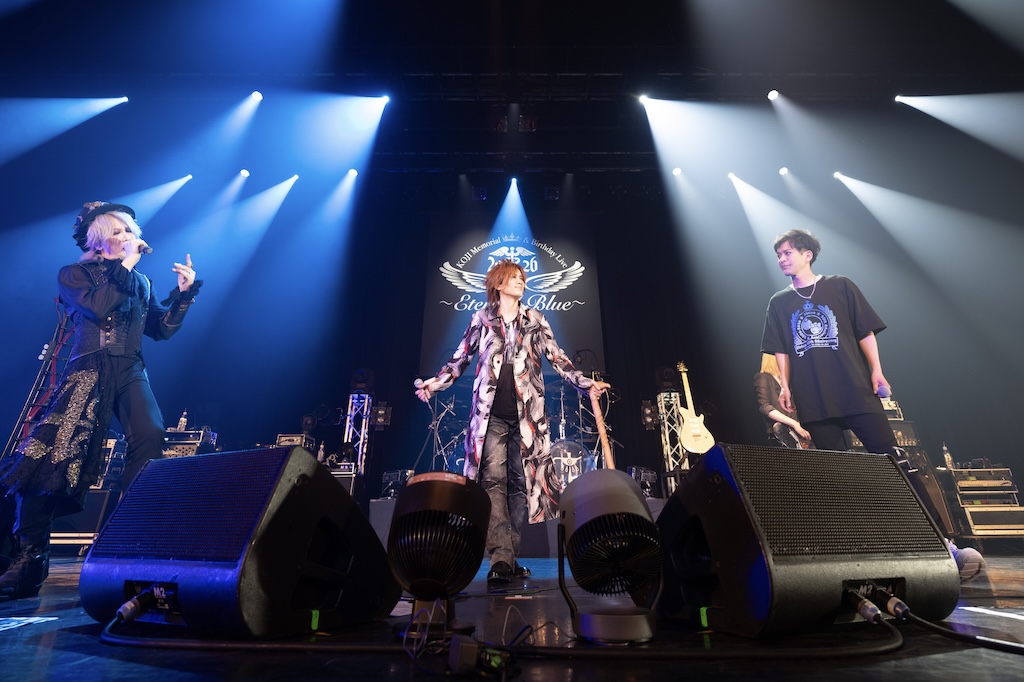 🟦Live Report🟦
KOJIが所属した3バンドが集結。「KOJI Memorial &amp; Birthday Live 2026 –Eternal Blue-」＠ 豊洲PITのレポートをUP！

▶️vif-music.com/2026/04/17/koj…

#Vif #KOJI #LacrymaChristi #ALvino #ALICEINMENSWEAR
<a href="/ALvinoKOJI/">ALICE IN MENSWEAR KOJI</a>
<a href="/lacryma2025/">La'cryma Christi</a>
<a href="/hiro_guitar/">HIRO</a>
<a href="/shuse0317/">ςиμςε</a>
<a href="/levinondrums/">LEVIN</a>