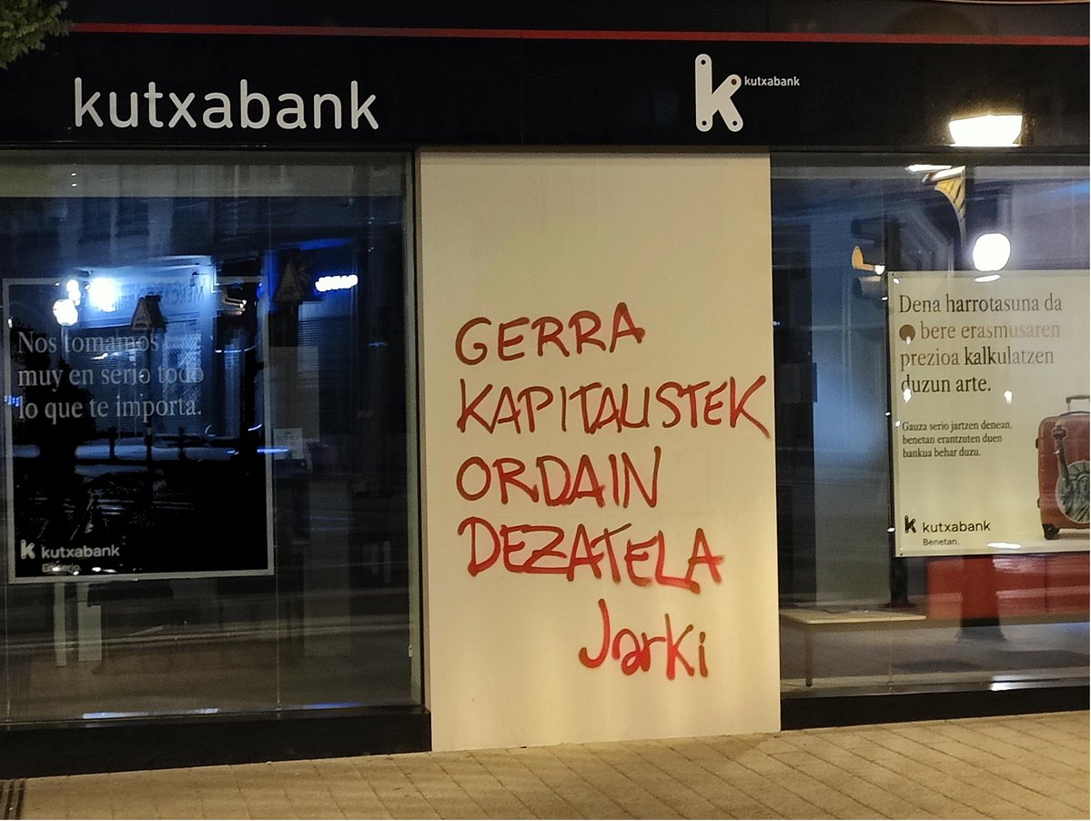 Hainbat banketxe seinalatu ditu JARKI antolakunde iraultzaileak.

"Heriotzaren negozioaz" bizi diren eta "gerra bermatzen dituzten horientzat" ez dela bakerik egongo Euskal Herri Langilearen partetik adierazi dute.

➡️eh.lahaine.org/hainbat-banket…