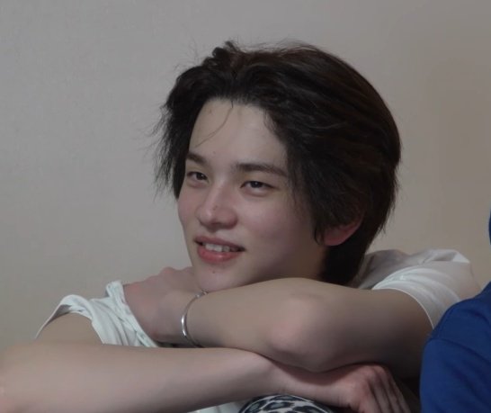 normies🗣: "idiih cw kok makeupnya dempul pipinya merah"

shinyu no makeup: