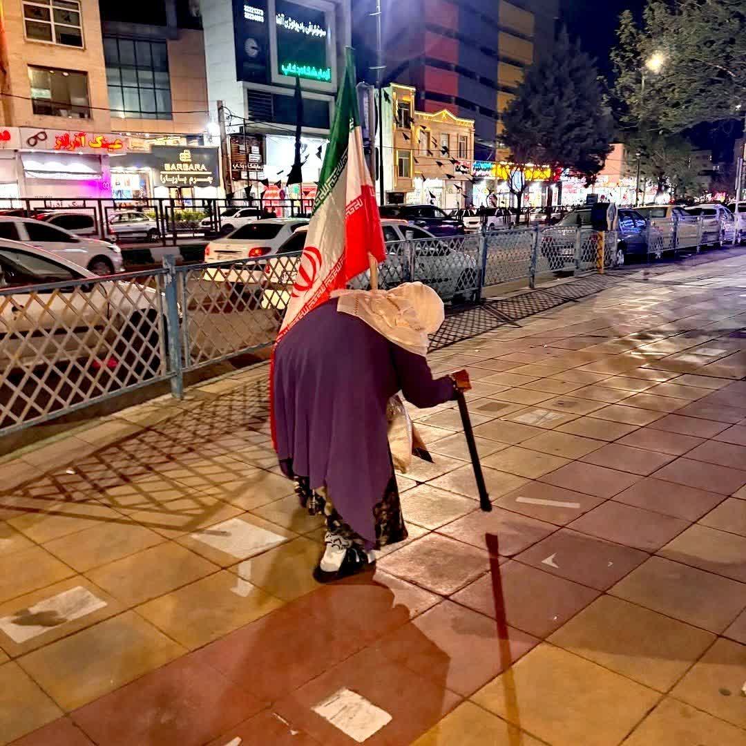 واقعاً آدم شرمنده میشه وقتی این صحنه‌ها رو میبینه!

هنوز هستند کسانیکه شب به خیابان نمیان؟!

#آمریکا_شکست_خورد
#شکست_مفتضحانه