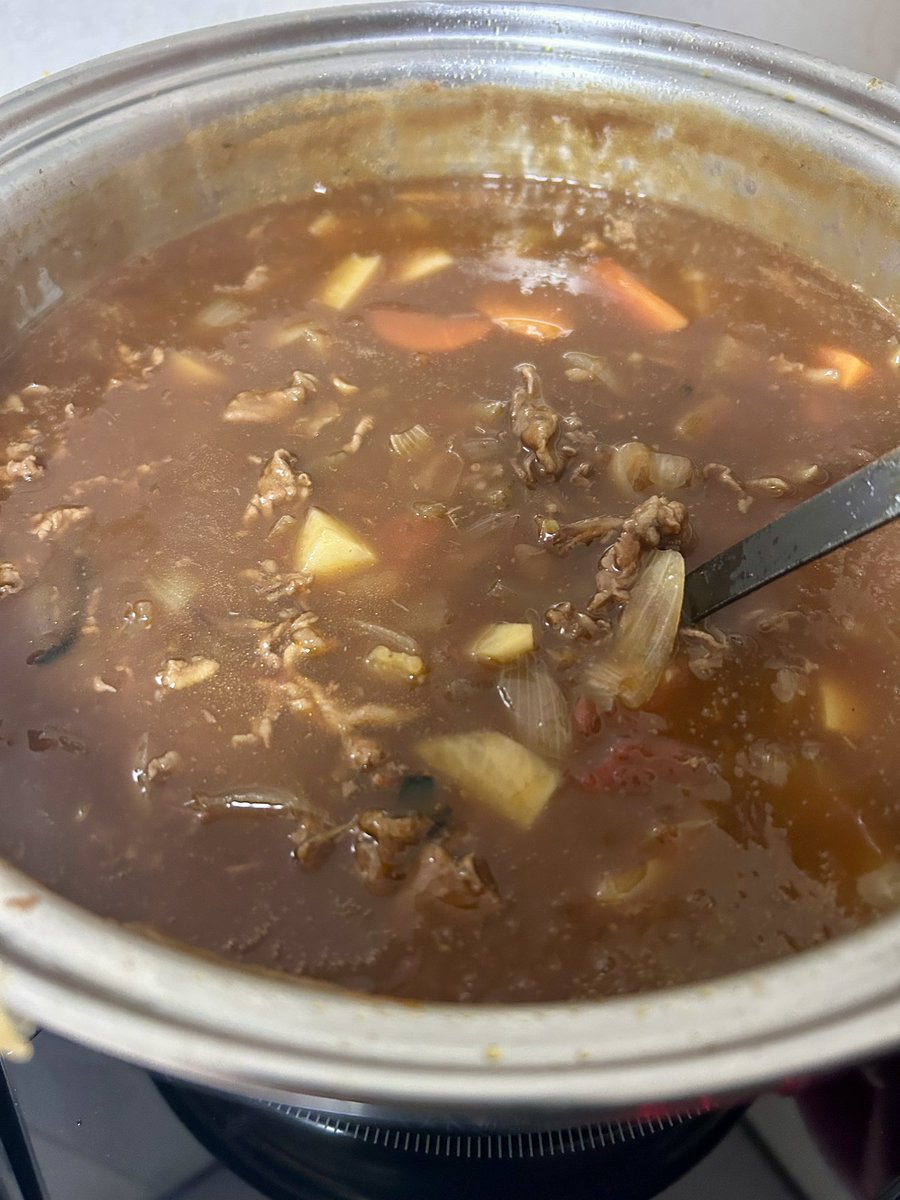 昨日の残りを使って〜
ビーフシチュー‼️