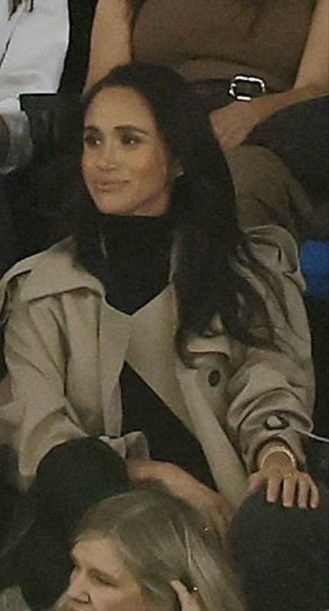 Rimmesfk's tweet image. Meghan serving face while touching her man’s leg… she’s about to set the 
“Why is she always touching him” brigade off 😂😂 yes Karen, she touches him because He’s her husband😜
#HarryandMeghan 
#HarryandMeghaninAusrralia 
#Lovewins