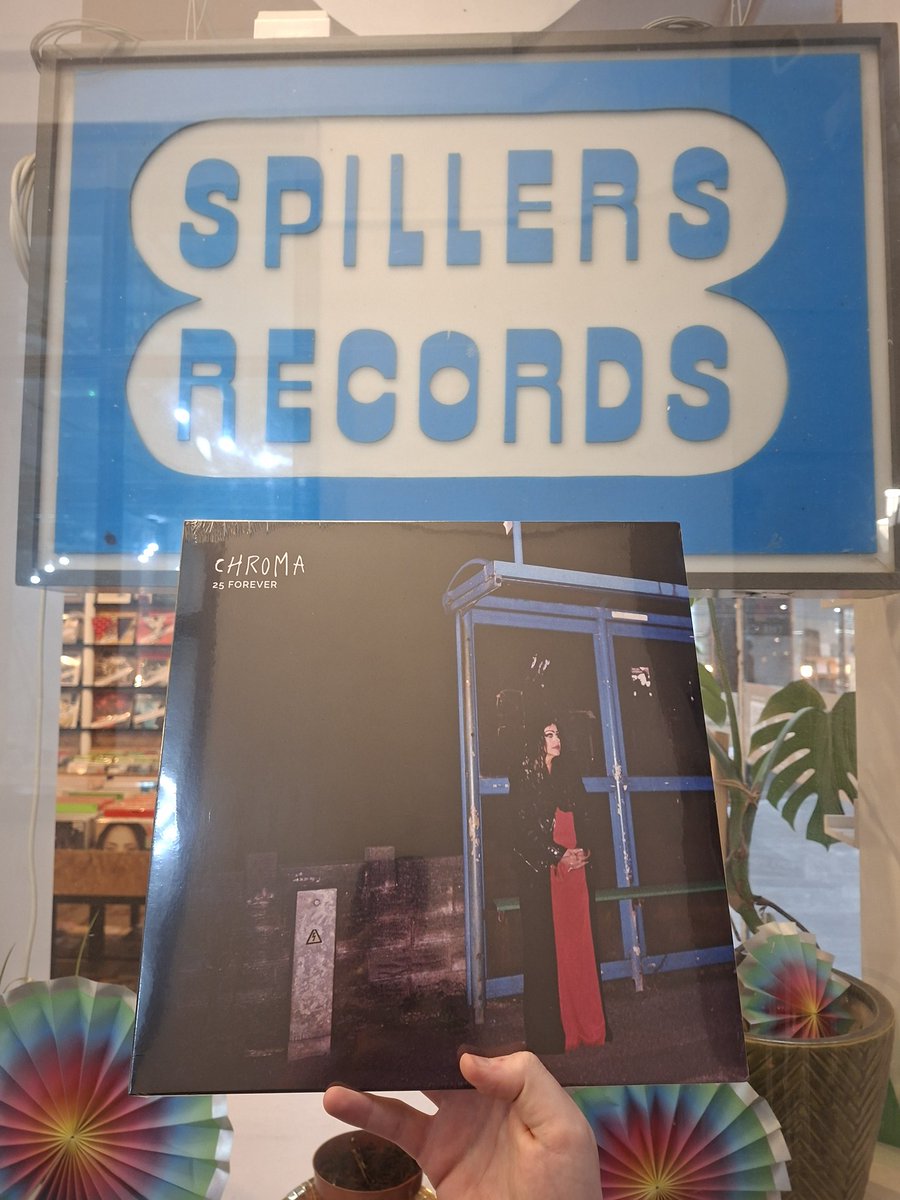 spillersrecords's tweet image. #NP

Have started our day off with a few spins of @CHROMAbanduk "25 Forever" ❤️

Following up the brilliant "Ask For Angela" they've returned in very fine form - big hooks, energetic instrumentals and songs that will get firmly stuck in your brain 🧠