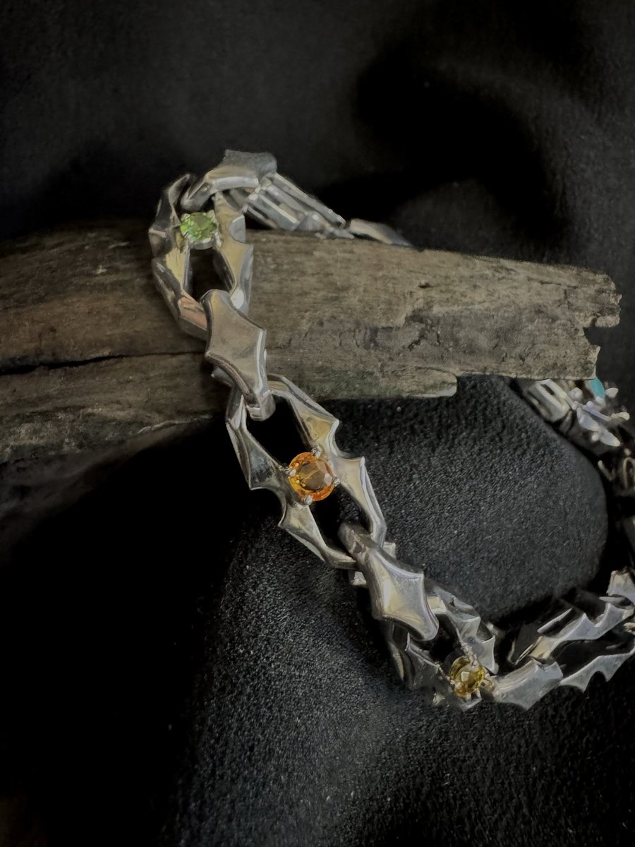 ARMSsilverworks's tweet image. お客様お持ち込みのパパラチア、
ディマントイド、スフェーンかな
😅をArmsのブレスに入れるカスタム‼️
かなりゴージャスなブレスの出来上がり！
#ARMS
#カスタム
armssilver.com