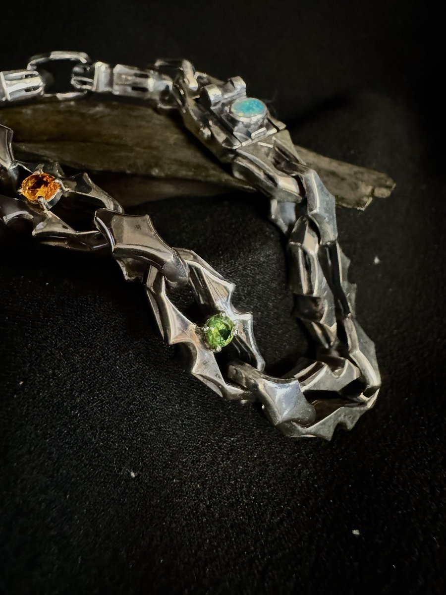 ARMSsilverworks's tweet image. お客様お持ち込みのパパラチア、
ディマントイド、スフェーンかな
😅をArmsのブレスに入れるカスタム‼️
かなりゴージャスなブレスの出来上がり！
#ARMS
#カスタム
armssilver.com