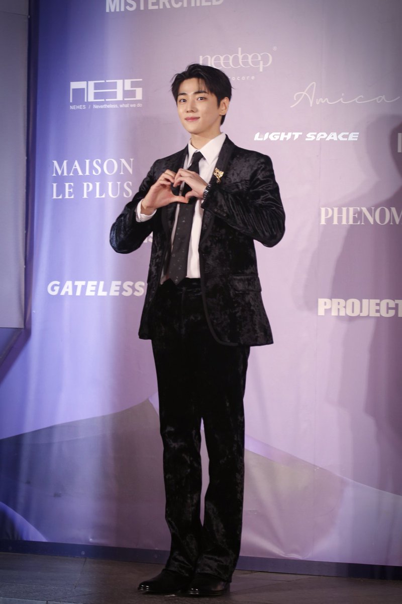 박재찬시그널만렙_LIGHT SPACE tweet media