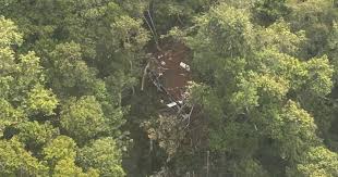 akhbaram's tweet image. 🚁 All 8 people on board an Airbus H130 helicopter died after a crash in Indonesia’s West Kalimantan.

The aircraft lost contact minutes after takeoff, with debris later found in a remote forested area. The cause of the crash is under investigation.

#Indonesia #HelicopterCrash