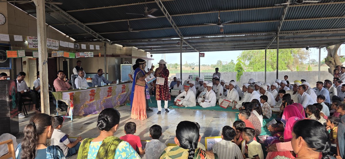 CollectorVT's tweet photo. આગામી સમયમાં યોજાનાર સ્થાનિક સ્વરાજયની સંસ્થાઓની ચૂંટણીના અનુસંધાને રાહ તાલુકાના આસોદર ગામે મતદાર જાગૃતિ અભિયાન અંતર્ગત કાર્યક્રમનું આયોજન કરવામાં આવ્યુંં. #મતદારજાગૃતિ #VoteForSure #SVEEP #ElectionAwareness https://t.co/XWA8teflck
