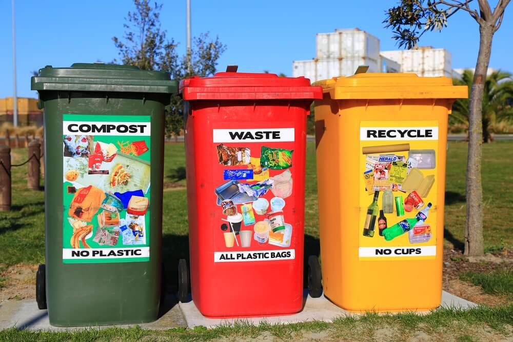 LoritemRecycle's tweet photo. Improper waste disposal doesn’t just look bad it creates serious environmental problems over time

Tip: Keep a separate bag or bin at home for plastics

It makes recycling easier and more consistent https://t.co/dEwMhGqody