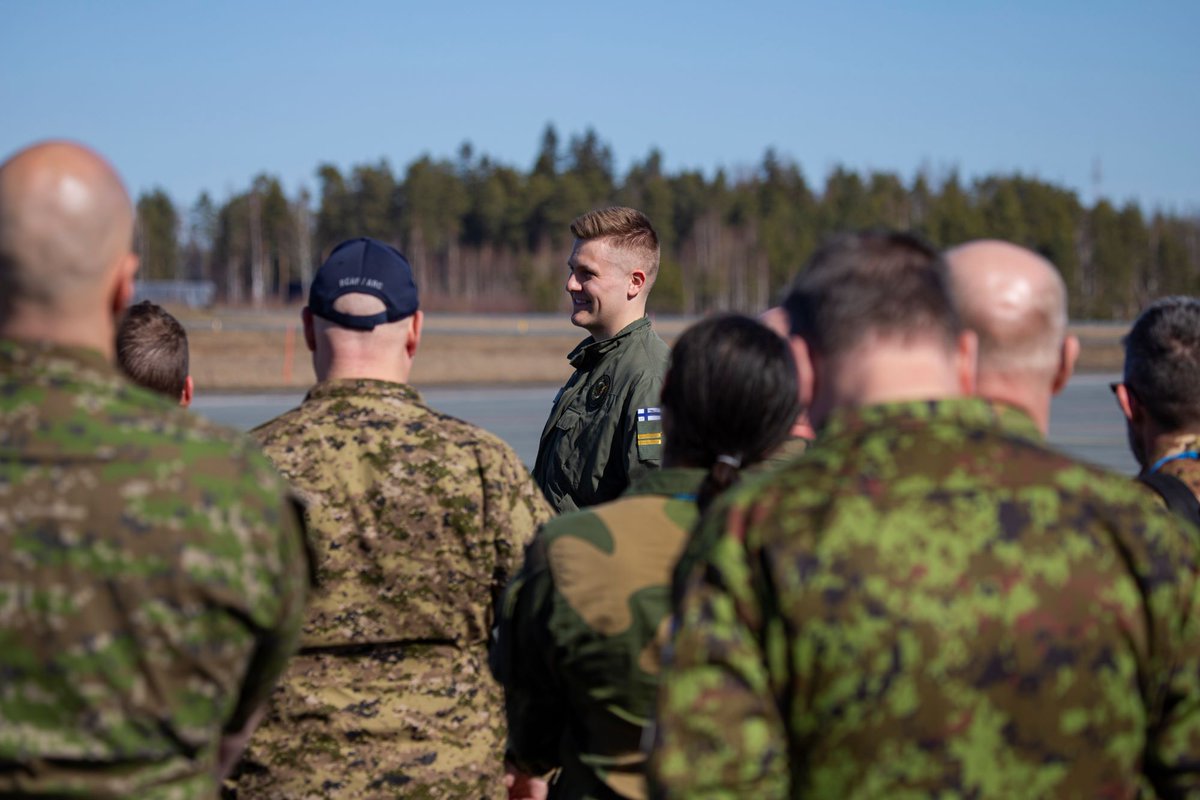 🇫🇮 järjesti ETYJ-tarkkailijoille #VD11:n mukaisen tukikohtavierailun Karjalan lennostoon tällä viikolla. Osallistujia oli 38 eri maasta. Tarkastukset lisäävät ETYJ:n osallistujamaiden välistä luottamusta ja turvallisuutta.   #osce #puolustusvoimat #ilmavoimat #karlsto