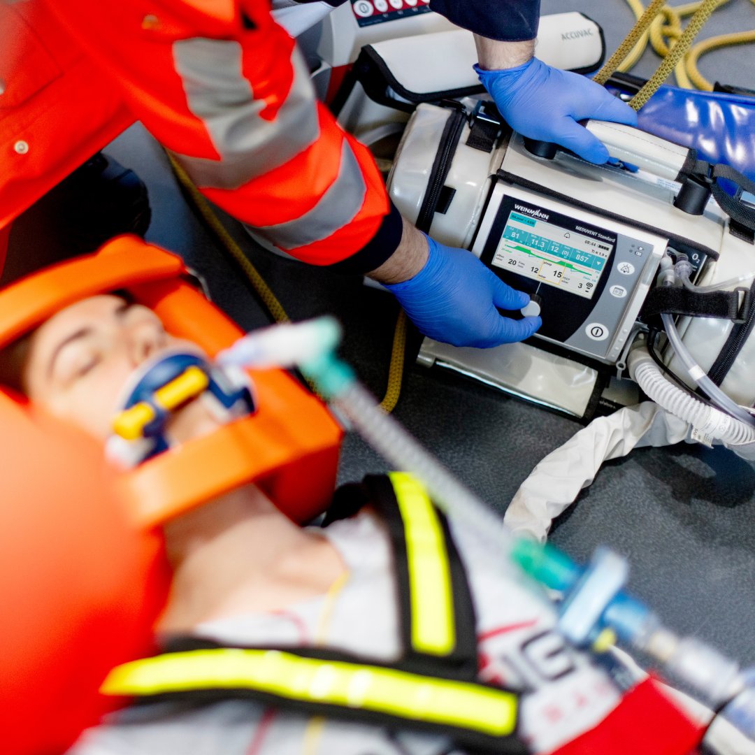 OrtusTechUK's tweet image. 🚨 MEDUVENT Standard. Turbine-based ventilation built for pre-hospital care. 2.1 kg, 7.5 hrs battery, no external gas supply needed. Reliable when it counts most.

#PreHospitalCare #EmergencyCare #MedicalDevice #Ventilation