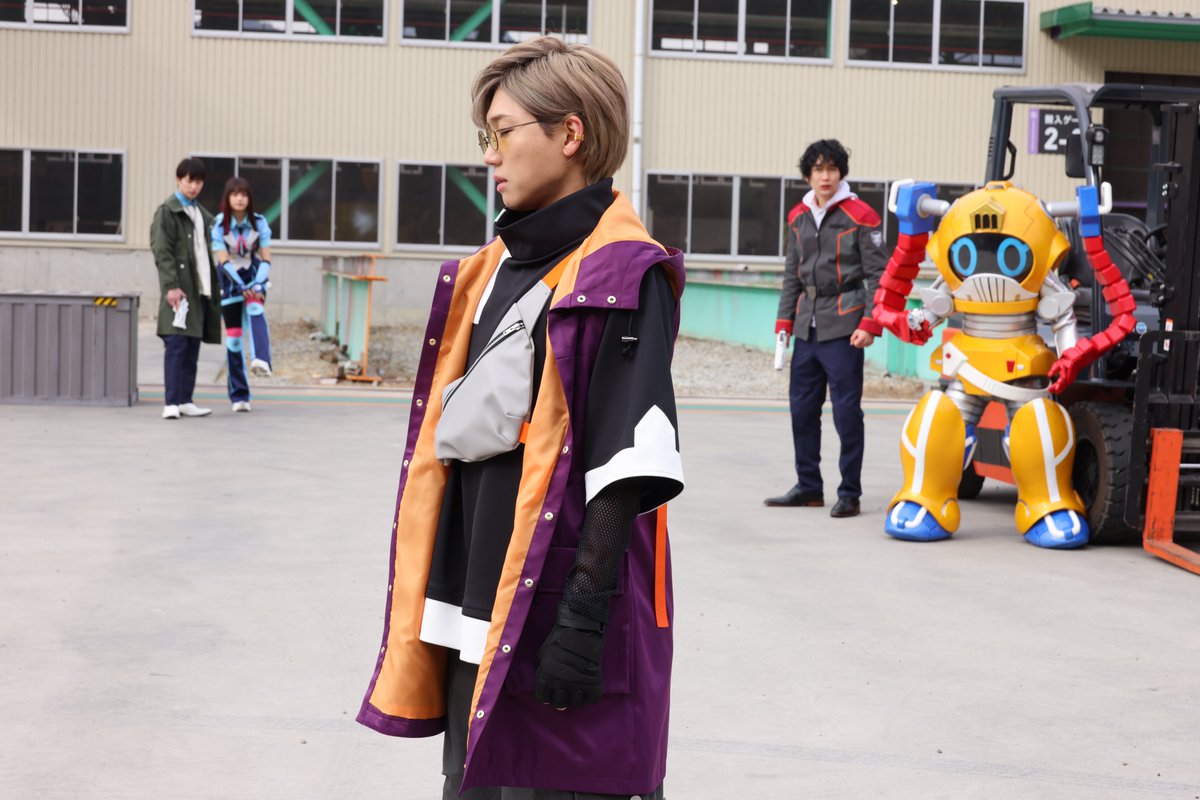 oricon's tweet photo. 【超宇宙刑事ギャバン インフィニティ】第10話「忍びのギャバン」あらすじ♾️
ギャバン・ライヤが登場🥷駆無（安井謙太郎）が怜慈たちに襲いかかる‼️

https://t.co/F6IyJxnplR

#超ギャバン @ProjectRED_Toei @khi_official912 @kentarooodayooo https://t.co/LeKMQOqDuF