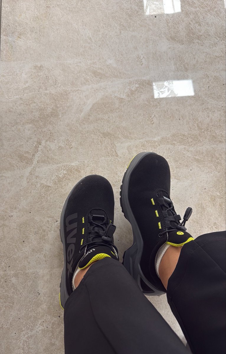 ess24_'s tweet image. Yeni cicilerimle sahadayız #work #work