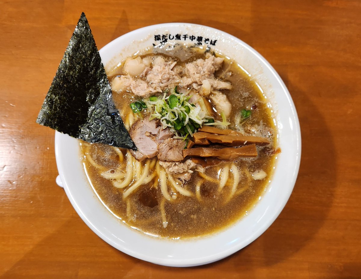 kecuE8Tjr2deuOy's tweet photo. ばつぐん@西日暮里

深だし煮干中華そば
少しビターなスープが中太麺に絡みさっくり食べられる美味しさです。 https://t.co/YDSKu9NwdZ