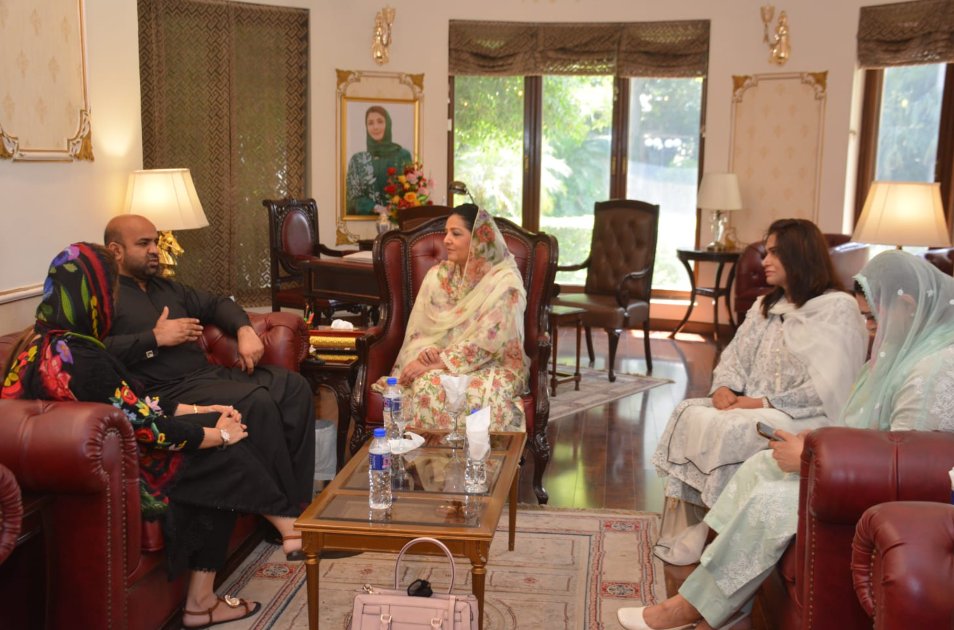 Nawaiwaqt_'s tweet photo. سینیٹر انوشہ رحمان، سینئر ایڈوائزر برائے وزیراعلیٰ پنجاب، کی صوبائی وزیر تعلیم رانا سکندر حیات اور پنجاب اسمبلی کے ارکان سے ملاقات، وزیراعلیٰ پنجاب کے آئی ٹی منصوبوں اور تعلیمی شعبے میں ڈیجیٹل اصلاحات پر تبادلہ خیال۔
#Punjab #Education #ITProjects #DigitalReforms #AnushaRahman #RanaSikandarHayat