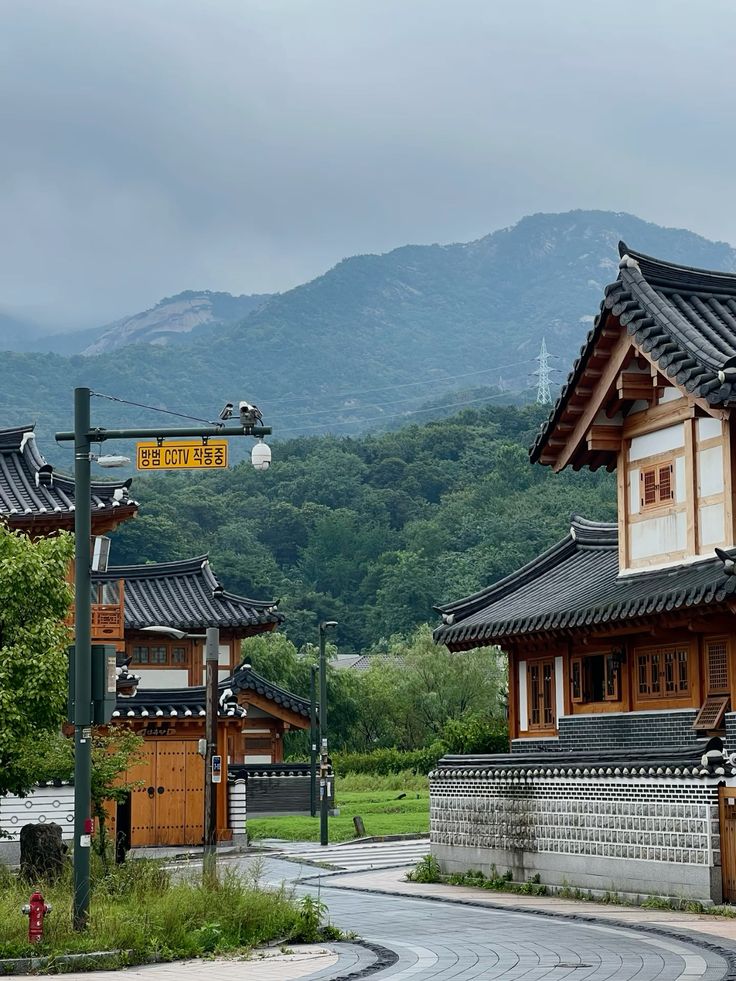 echoesofworld's tweet photo. Seoul, Korea https://t.co/EcTiFSZQp7