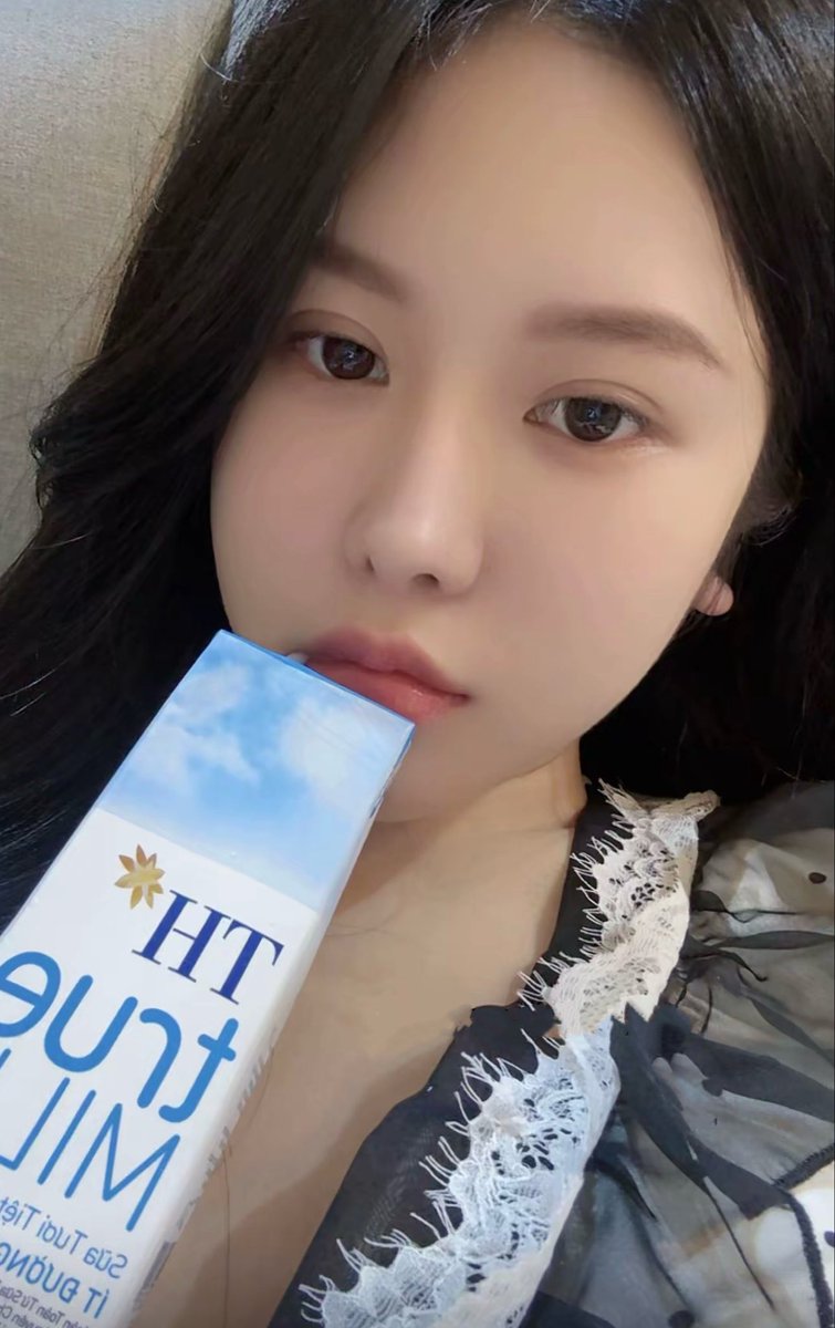 ghost54040's tweet photo. 越南女孩在tinder上联系我 不惜千里来送b 那我只能满足她了 https://t.co/0bdirozmUR