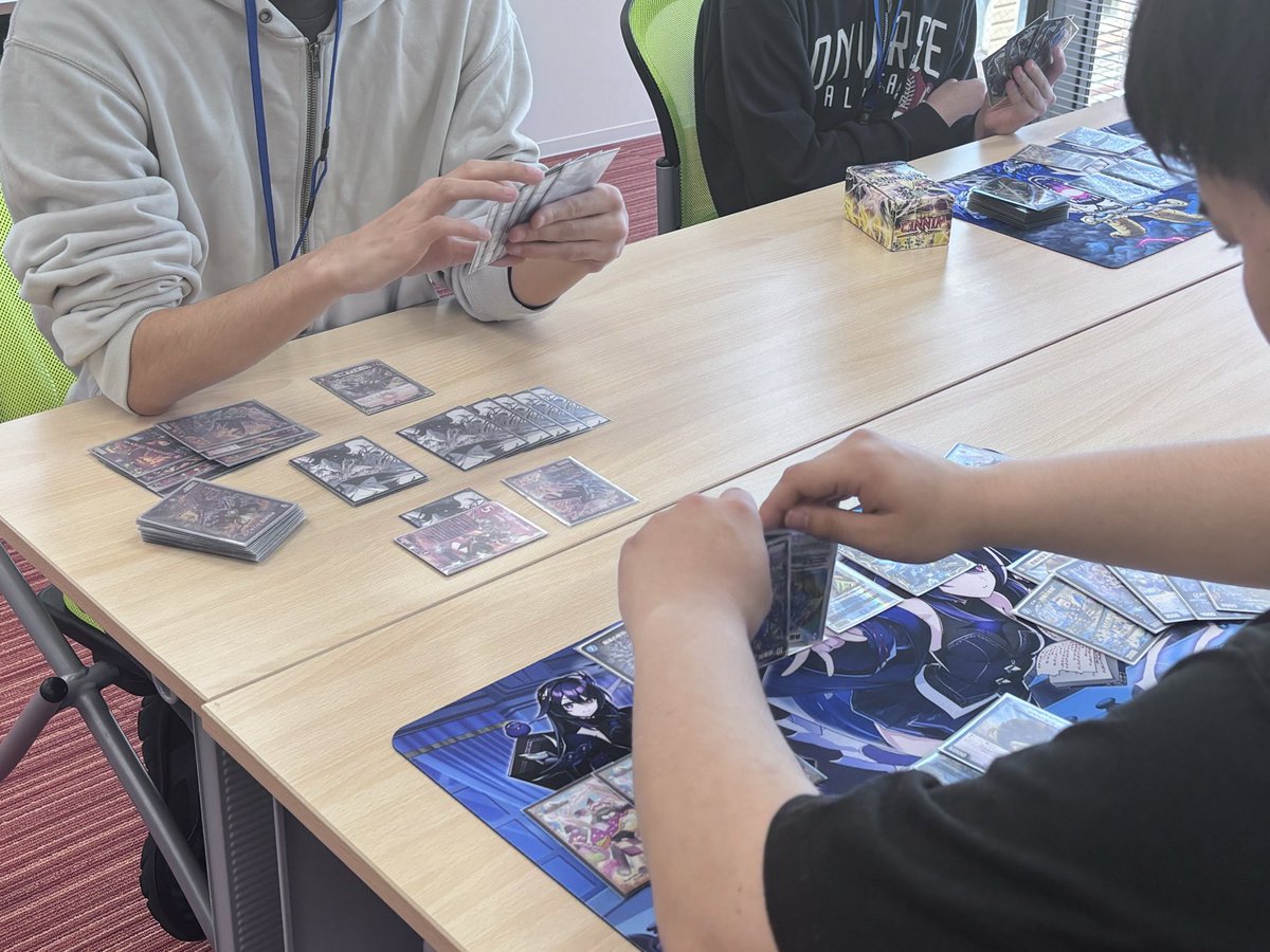 新潟コンピュータ専門学校 最新オリジナルゲーム キャンパスライフのぞき見】 昼下がり、教室から賑やかな声……学生