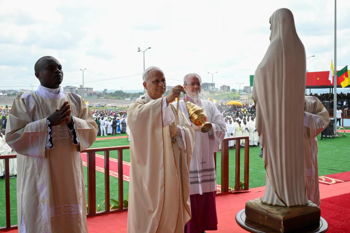 TheCameroonianZ's tweet image. 📍Japoma... le Pape Léon XIV est à Douala.

#PapeAuCameroun2026 #Cameroon #PapeLéonXIV @VaticanNewsPL