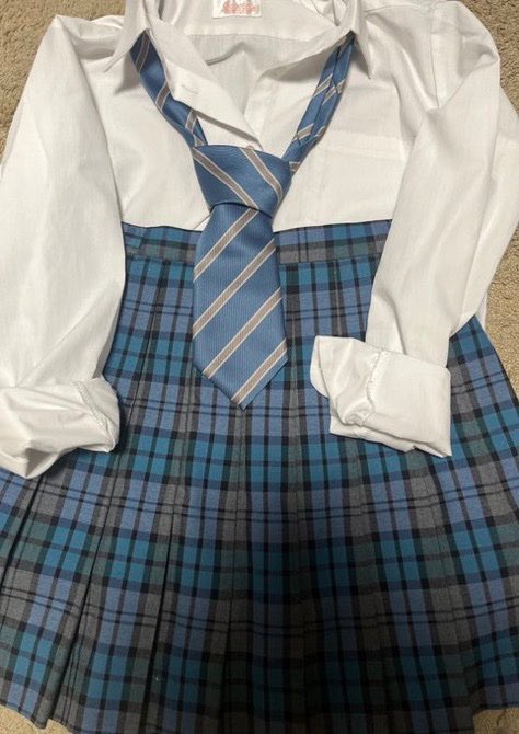 brad_orme's tweet photo. 大きめサイズの新栄高校の制服と卒アル売ります

#制服売ります
#下着売ります https://t.co/i0OvOGt1sV