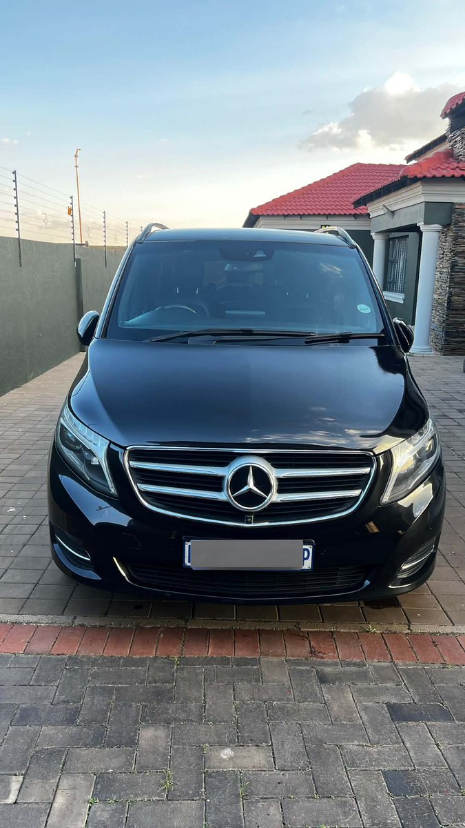 Nkosinathi_Boyc's tweet photo. Hii guys my brother is currently selling this V - Class , 2018 Model , 240 KL . 

We're looking for R700k https://t.co/b8O2XhTnLW