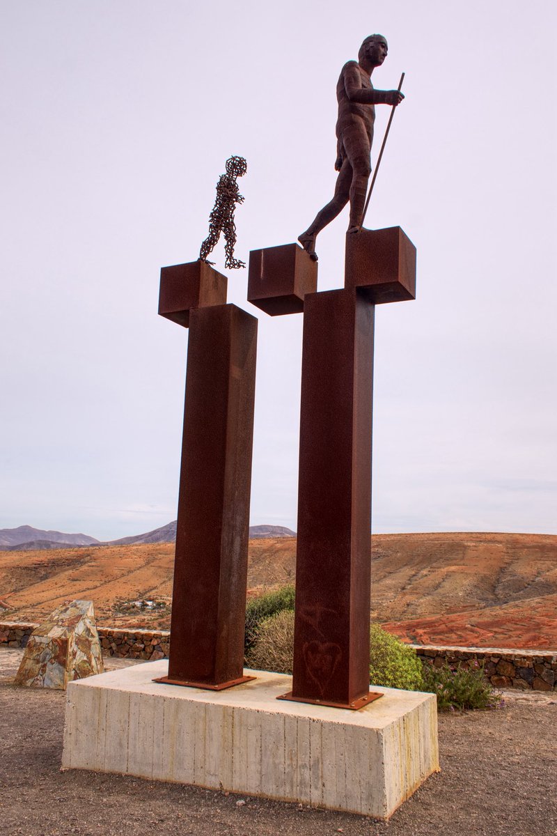 woodiechef's tweet photo. Some roadside art from Fuerteventura.
#SmallAndLarge #PMJWeeklyChallenge https://t.co/qGWavOTrQU