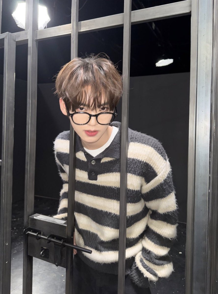 han yujin pics tweet media