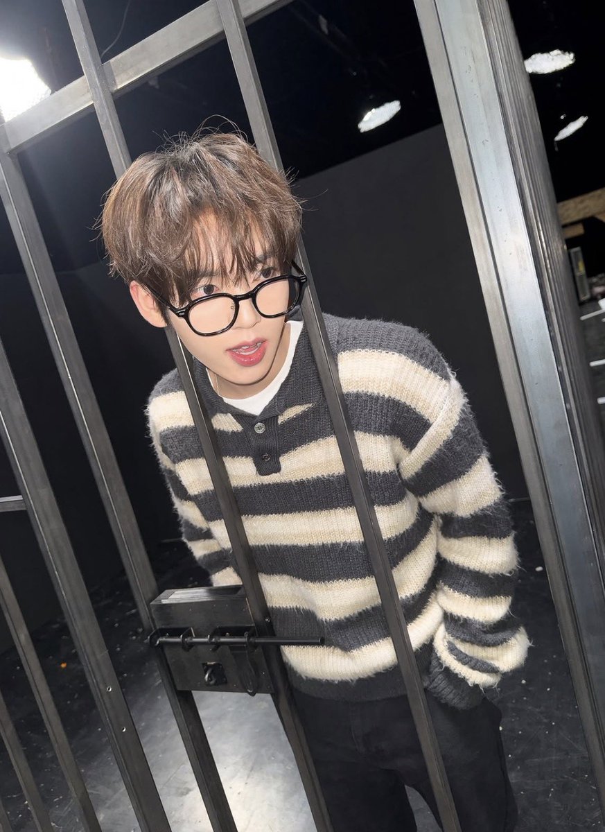 han yujin pics tweet media