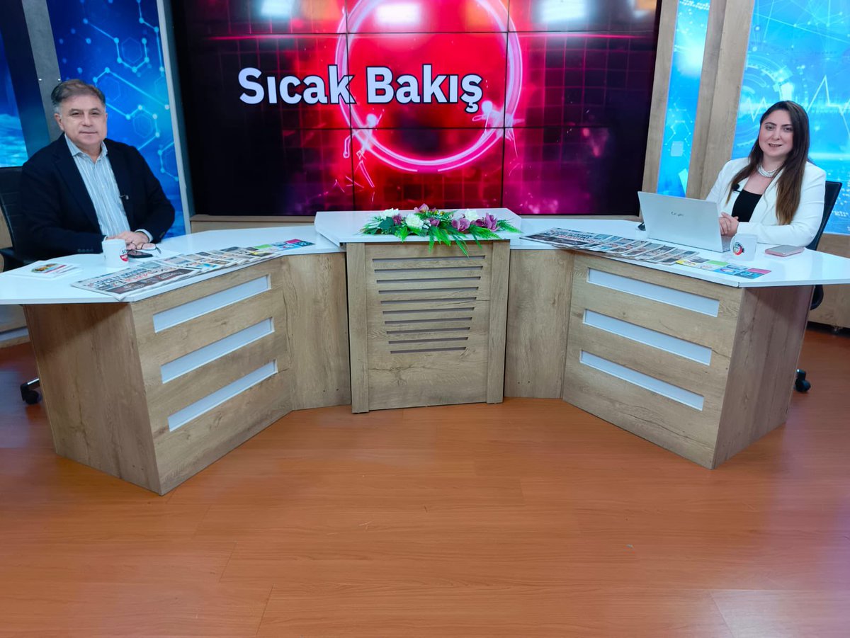 aybaruygur's tweet photo. Son Mühür ekranlarında yayınlanan Sıcak Bakış Programı’nda Gazeteci, kıymetli kardeşim Yağmur Daşdan’la İzmir’i tüm yönleriyle ele aldık.

Şehrimizin siyasetine, günlük yaşamına ve çözüm bekleyen sorunlarına dair açık, net ve samimi bir değerlendirme gerçekleştirdik. İzmir’in potansiyelini ortaya çıkaracak adımları ve çözüm önerilerimizi paylaştık.

Nazik daveti ve keyifli sohbeti için Yağmur Daşdan’a teşekkür ediyor, bizleri izleyen tüm hemşehrilerimize şükranlarımı sunuyorum.
@sonmuhurhaber
