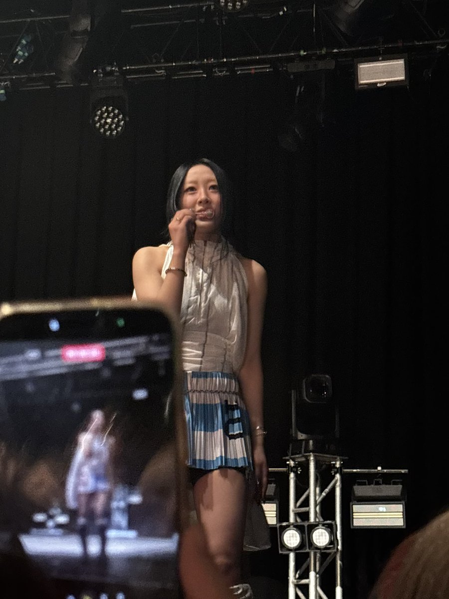 bri 💣 tweet media