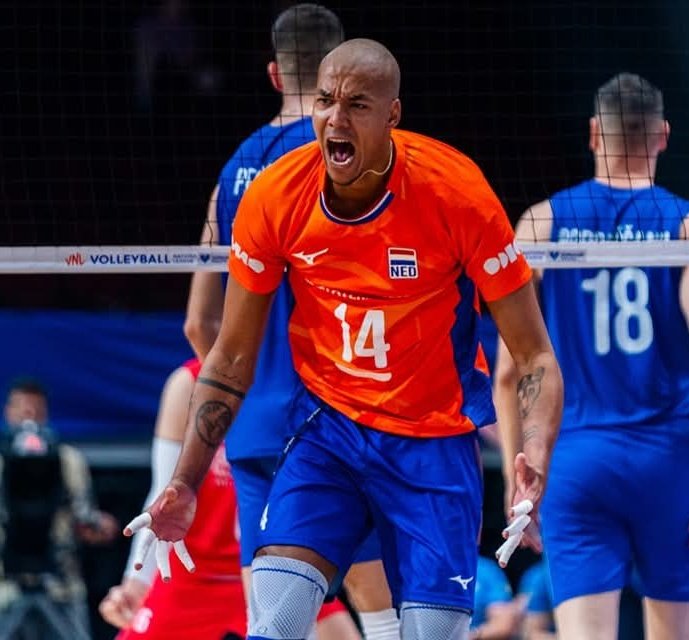 ❗️ OFICJALNIE: Nimir Abdel-Aziz wraca do reprezentacji Holandii! 🇳🇱

Jeden z najlepszych atakujących na świecie chce wystąpić na tegorocznych mistrzostwach Europy!

Foto: Volleyball World 
#EuroVolleyM2026