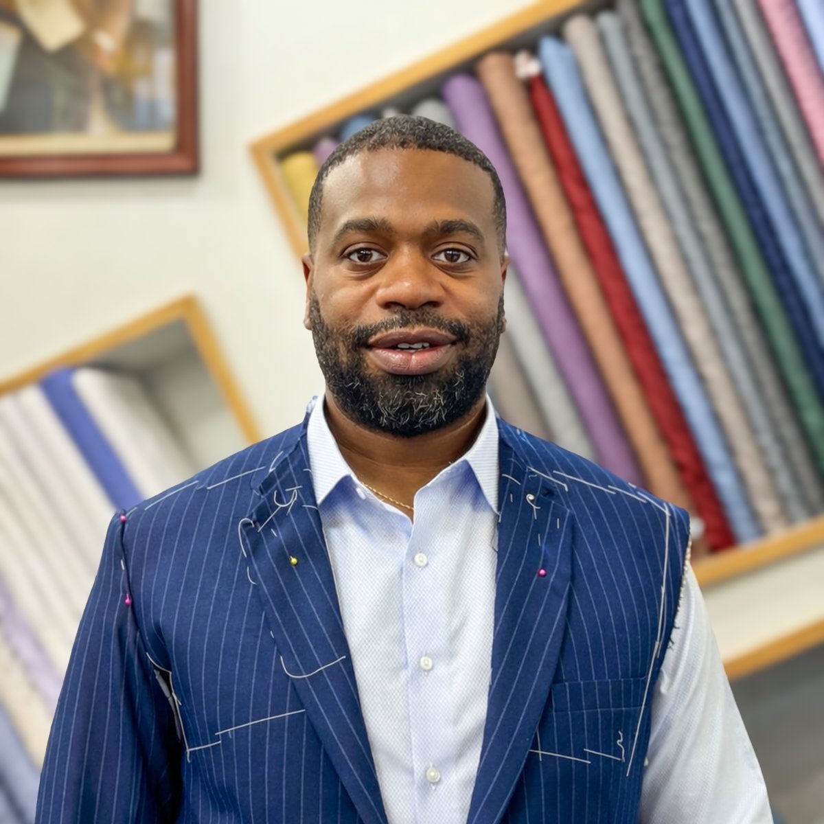 house_icon37471's tweet image. สูทที่ดี เริ่มจาก “ไหล่ที่พอดี” 👔
งานฟิตติ้งละเอียดทุกจุด เพื่อความเนี้ยบที่คุณสัมผัสได้
#IconTailorHouse #CustomSuit #BespokeSuit #TailorMade #SuitFitting #PerfectFit #MenswearStyle #LuxurySuit #BangkokTailor #HandmadeSuit #SuitDetails #StyleMatters #ElegantLook #BusinessStyle